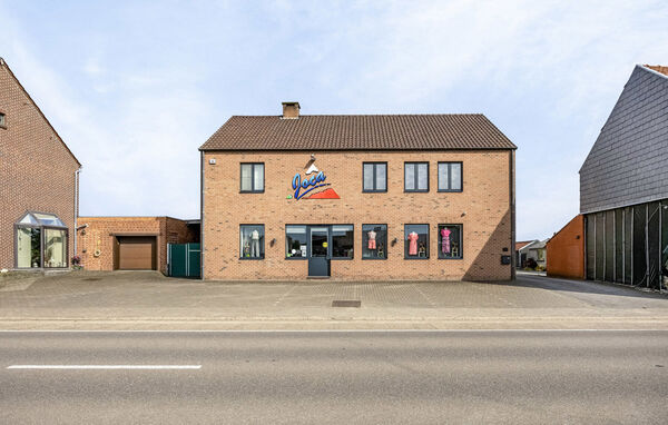 Gebouw voor gemengd gebruik te koop in Oudsbergen